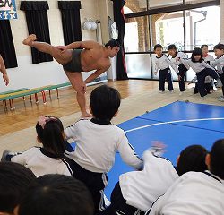 「しこ」お相撲さんは１日７００回は練習するそうです！