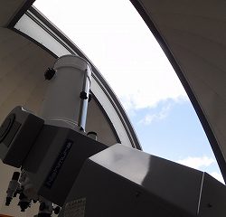 天体観測室をみせていただきました！大きな望遠鏡に大興奮の子どもたち！