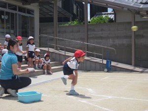 ホールにぶつかるくらい遠くまで！