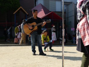 山根会長、ギターがお上手！！