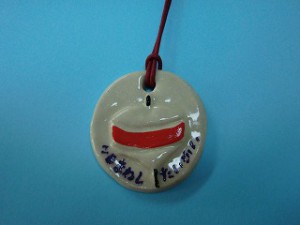 幼稚園の窯で焼いた手作りのメダルです！先生たちが一つ一つ愛情を込めて作りました。みんなの喜んだ顔が見られて、先生たちも嬉しかったです☆