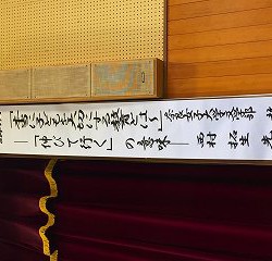 2 バスの中ではカラオケ大会で大盛り上がり♪